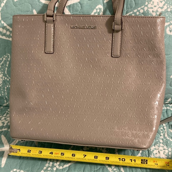 NWT-Michael Kors Morgan MEDIUM Tote. Pearl Grey. A classy zippered purse/tote. - Picture 1 of 7